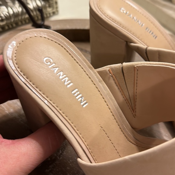 Gianni Bini neutral slides- size 7 - Picture 2 of 6